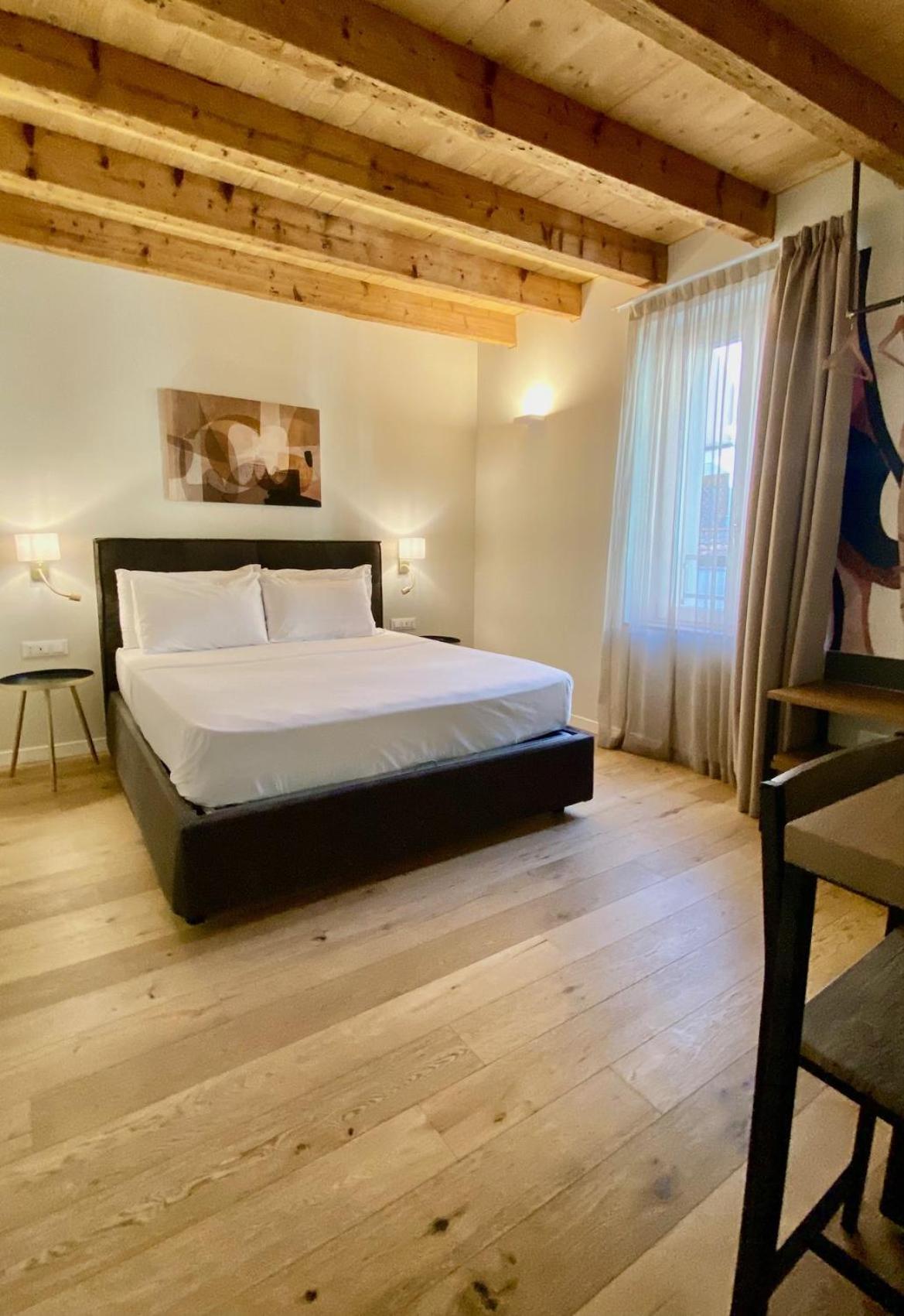 Maison d'hôtes Malvezzi24 Boutique Desenzano del Garda